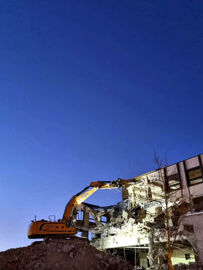KLAS i gang med riving av Domuskvartalet i Verdal.