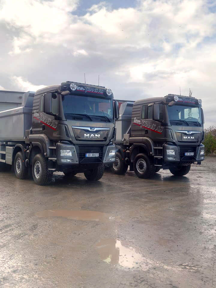 To Inn-Trans lastebiler for transport.