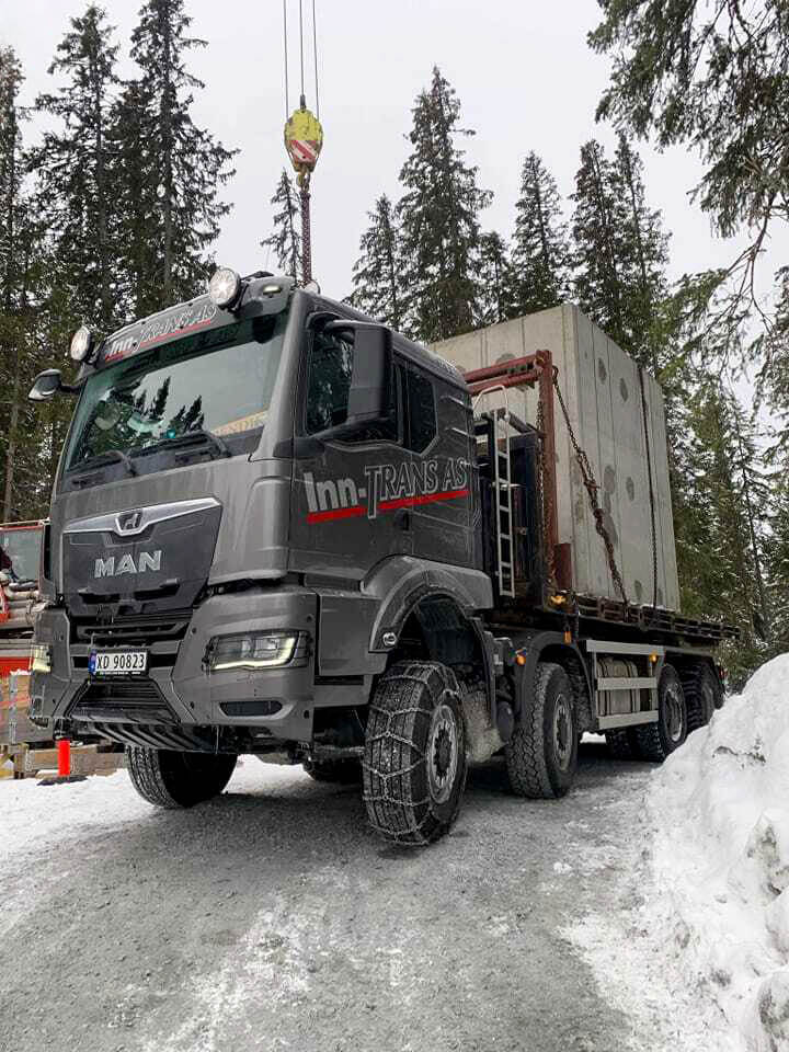 Inn-Trans lastebil for transport.